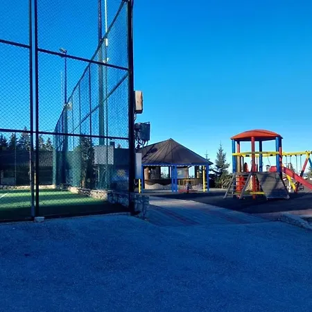 4 Seasons Lux Daire Vlasic