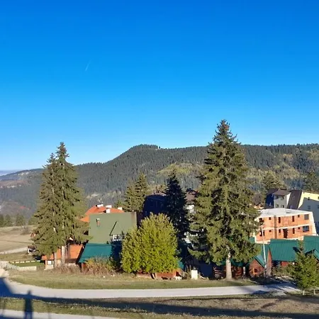 4 Seasons Lux Apartmán *